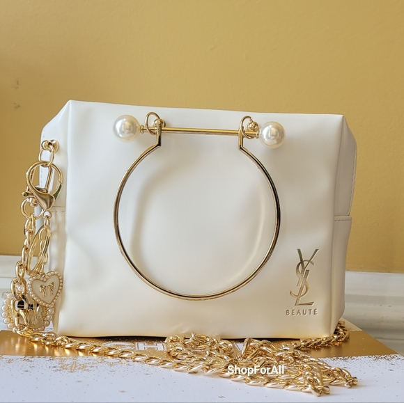 Yves Saint Laurent - Picture 7 of 10